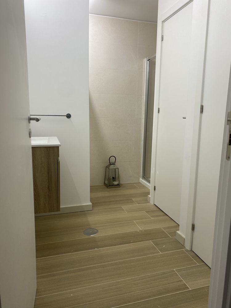 Quarto partilhado a 3 minutos do metro