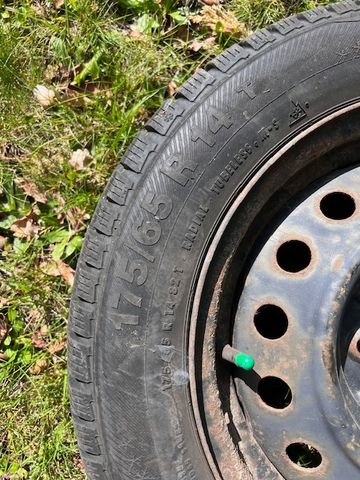 Felgi "14 z oponami 175/65 R14 Barum Polaris 3