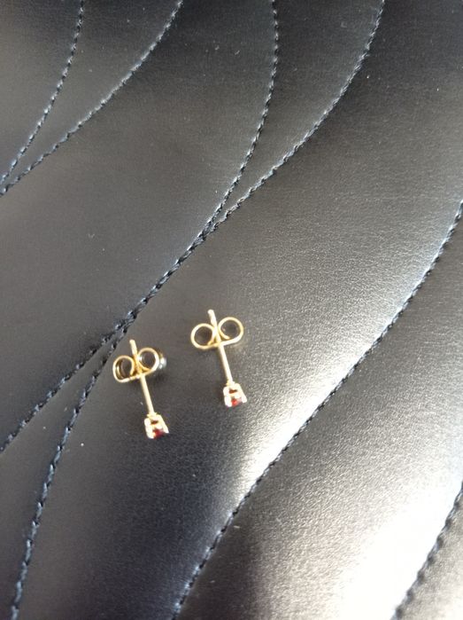 Kolczyki sztyfty czerwone oczka stal chirurgiczna