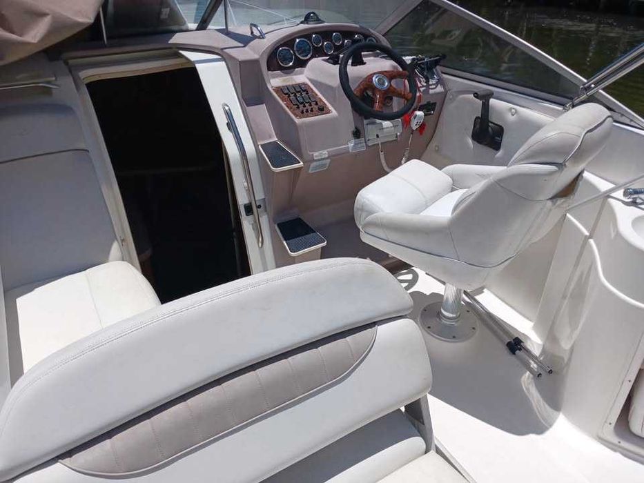 Motorówka 04r Regal 2760 Commodore z przyczepą – komfortowy cruiser!