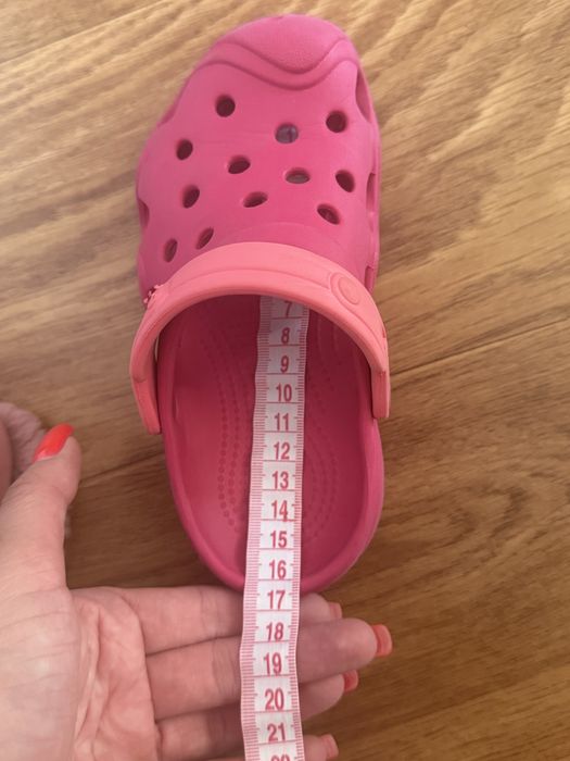Продам кроксы для девочки розовые