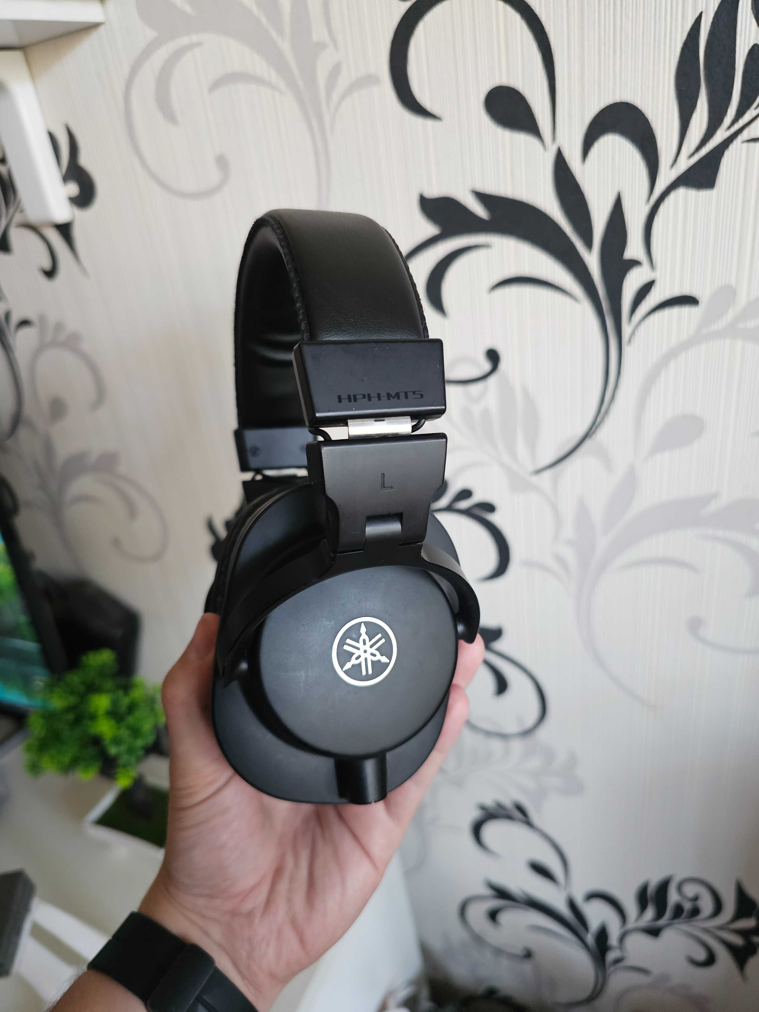 Студійні навушники Yamaha HPH-MT5