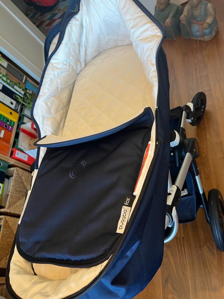 Carrinho de bebé com alcofa Bugaboo