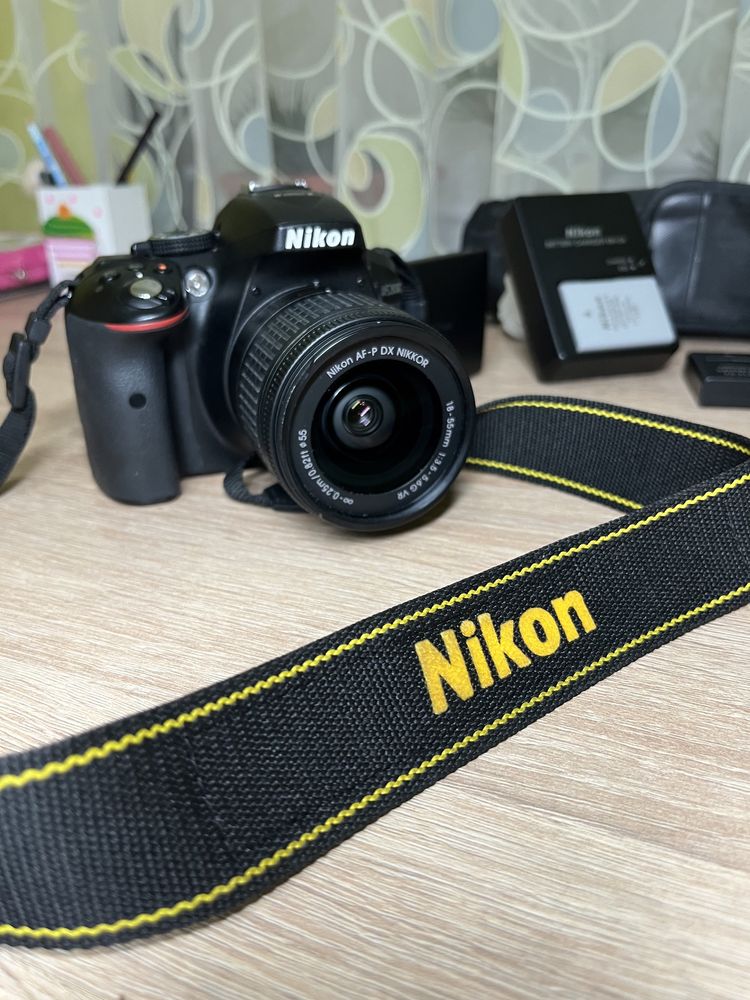 Nikon D5300+ всі необхідні для нього речі)