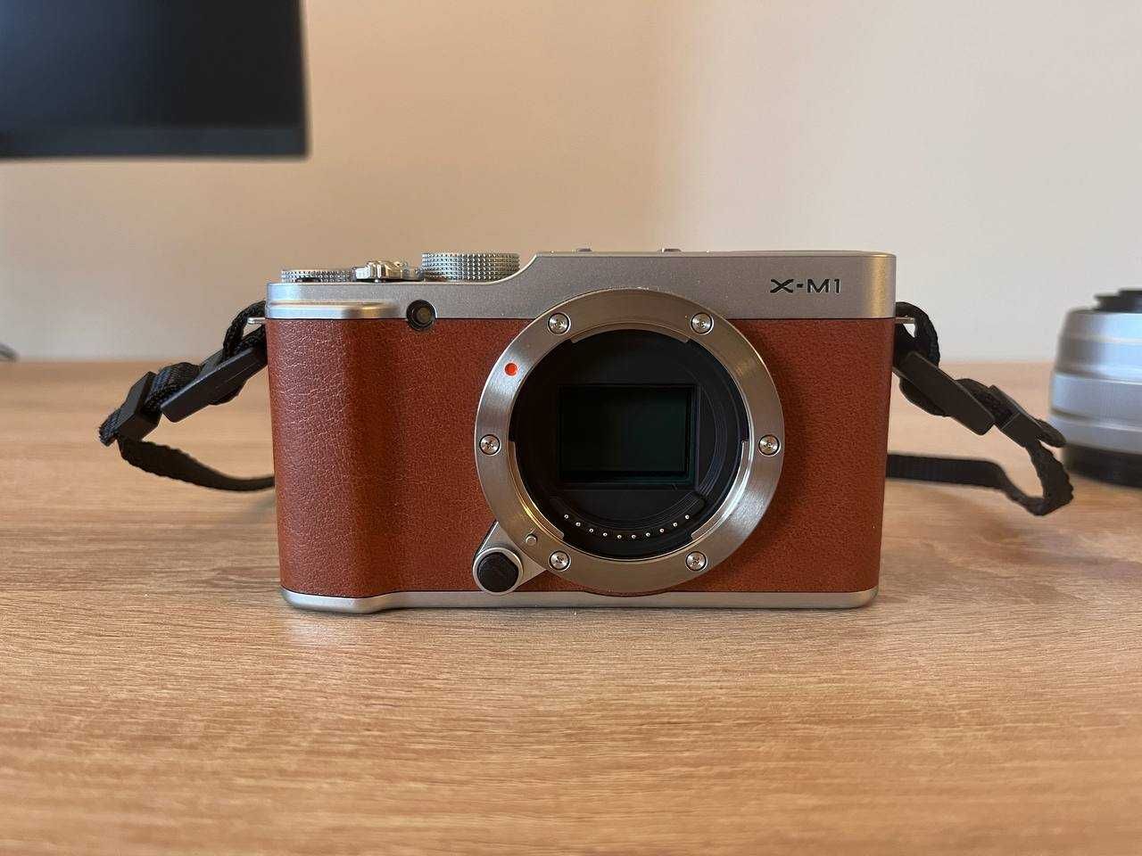 Sprzedam Fuji X-M1 z obiektywem Fuji XC 15-45mm f/3.5-5.6 OIS PZ OEM