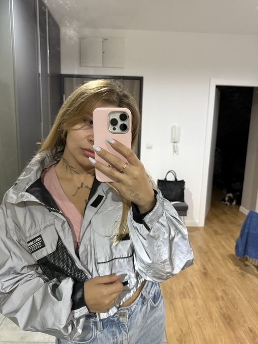 Odblaskowa srebrna kurtka przeciwdeszczowa Bershka