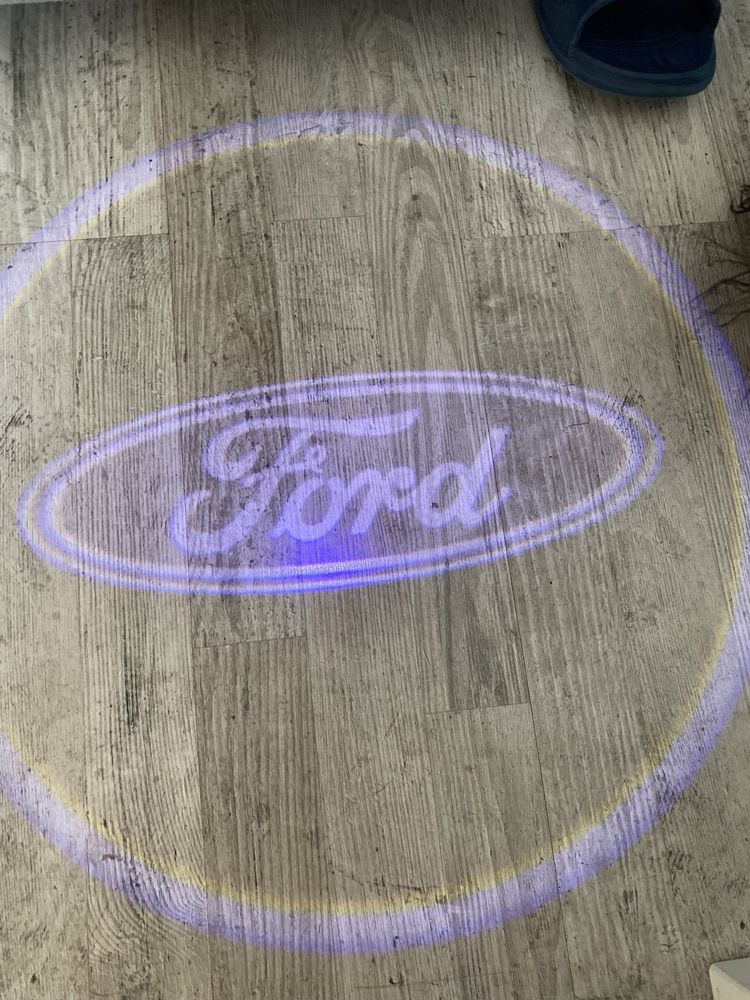 Para uniwersalnych laserowych led światełek Ford