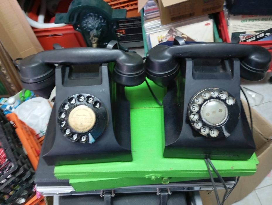 Telefones antigos de baquelite