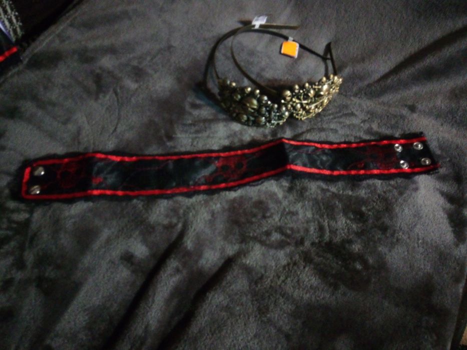 5 (30). Czaszki opaska na szyję