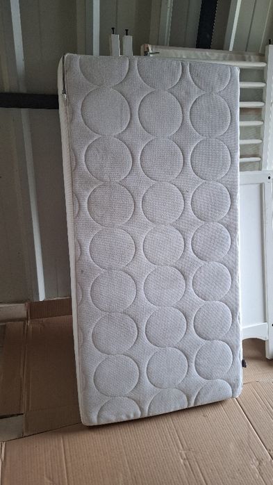 Berço + colchão ikea
