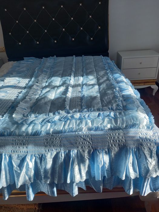 Edredão azul de cama de solteiro