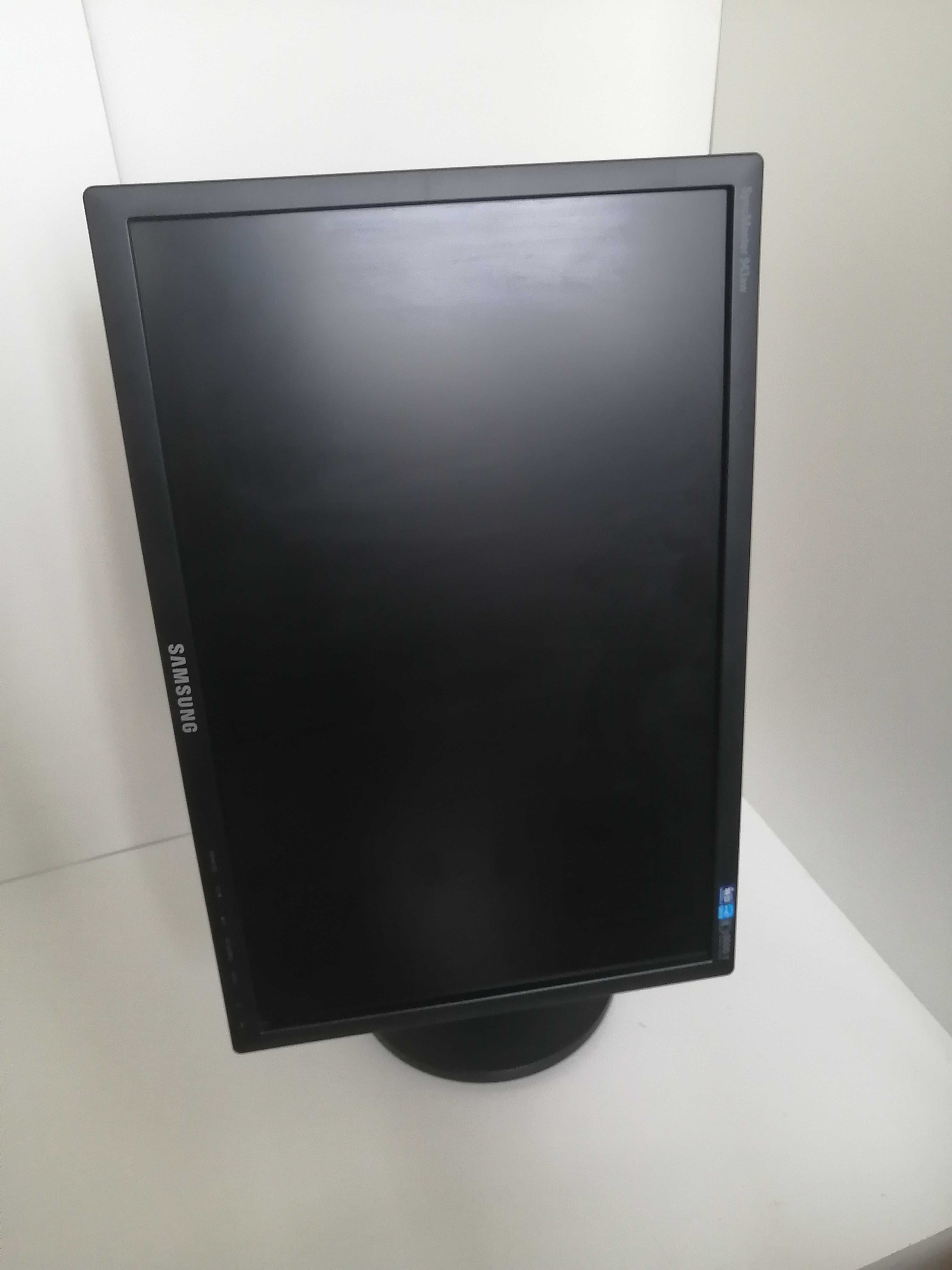 Monitor Samsung SyncMaster 943BW 19"
1440x900 (16:10)