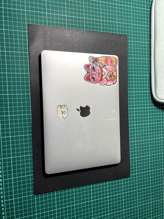 Mackbook Pro 13-inch (2016) — avariado/para peças (exterior impecável)