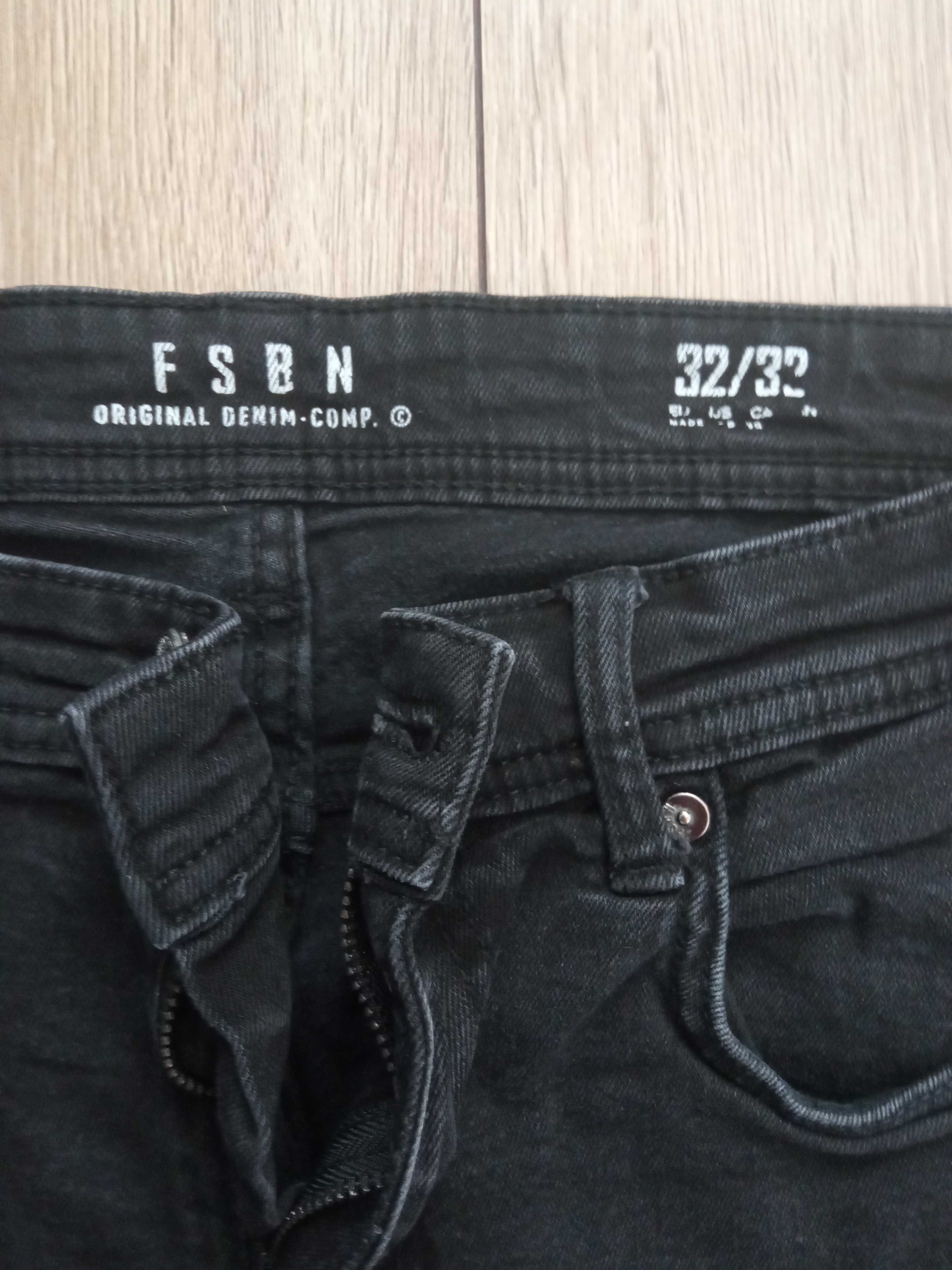 Czarne spodnie jeansowe dla chłopca FSBN R.32/32