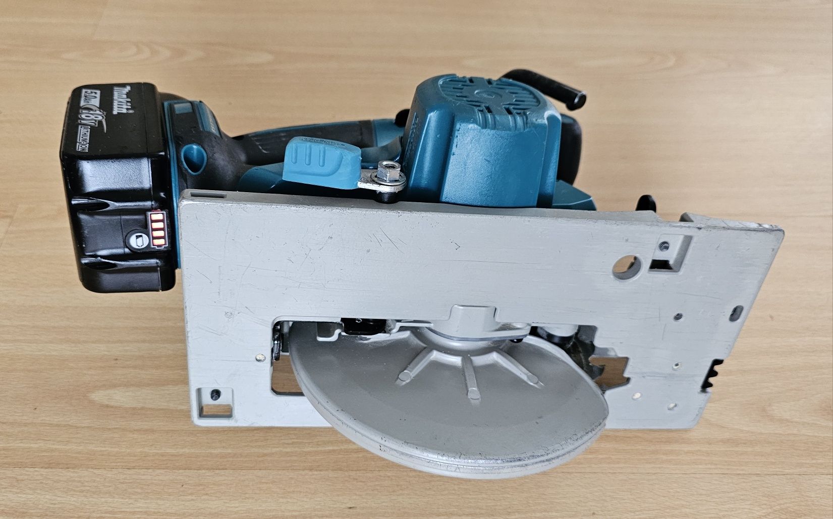 MAKITA DHS680 Aku Pilarka Tarczowa Aku5.0Ah Ładowarka BRUSHLESS ŁADNA