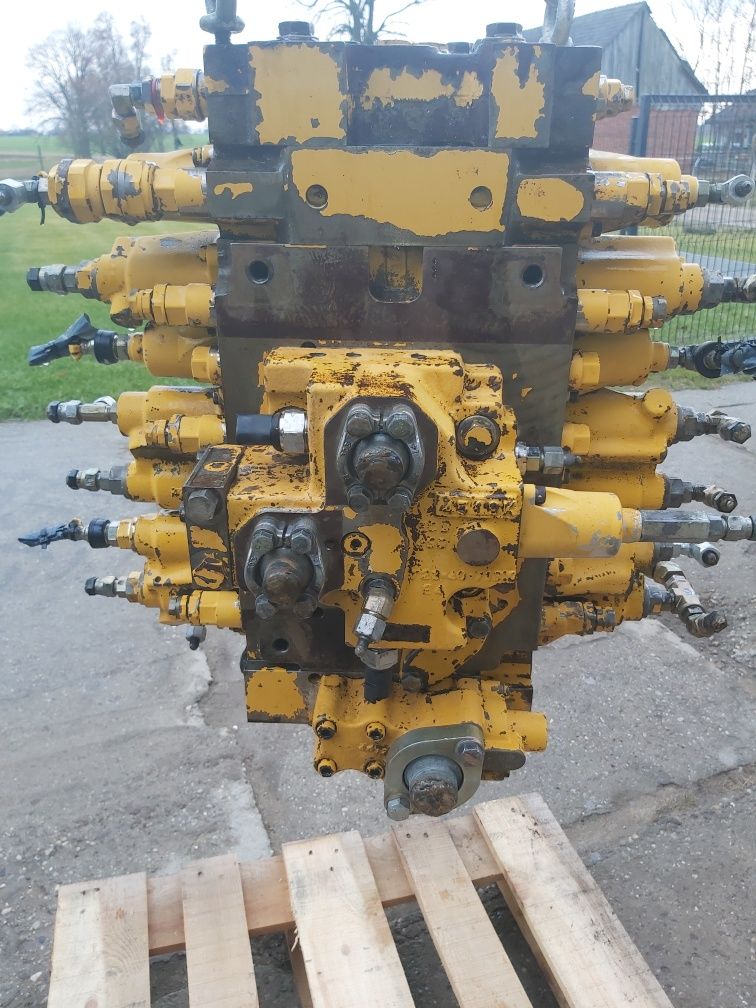 Rozdzielacz hydrauliczny komatsu pc 290-7  - części