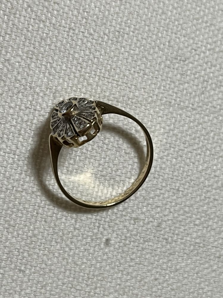 Piękny złoty pierścionek , 585