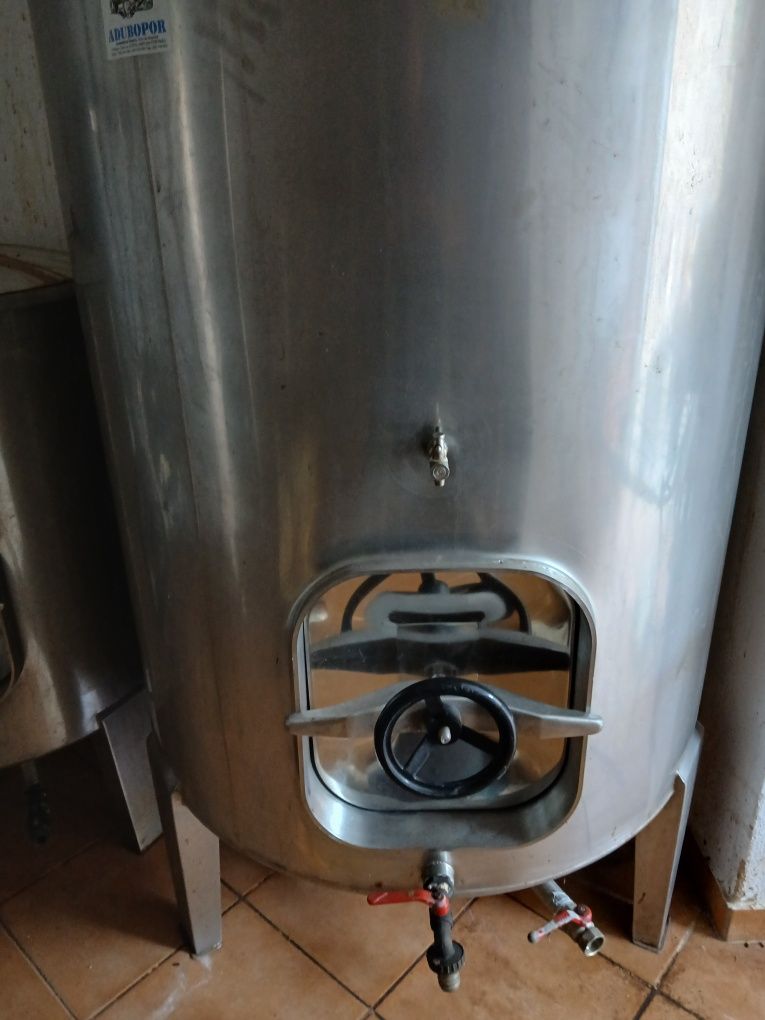 Vendo várias Vasilhas Inox para vinho