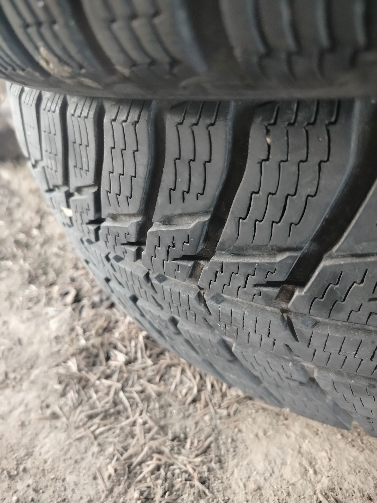 Opony zimowe 225/65/17 Nokian