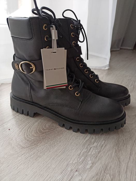 Botki Tommy Hilfiger Buckle Lace Up Boots roz. 39