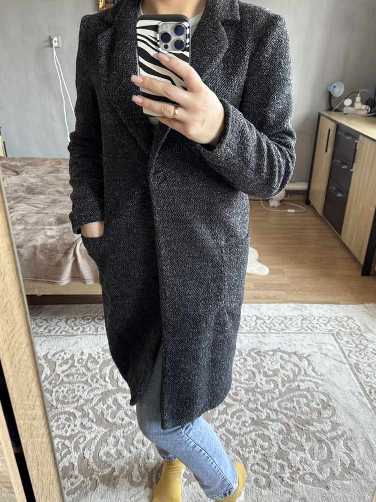 Жіноче демисезонне пальто