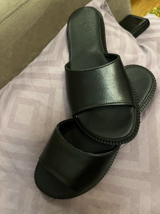 Шкіряні літні шльопанці