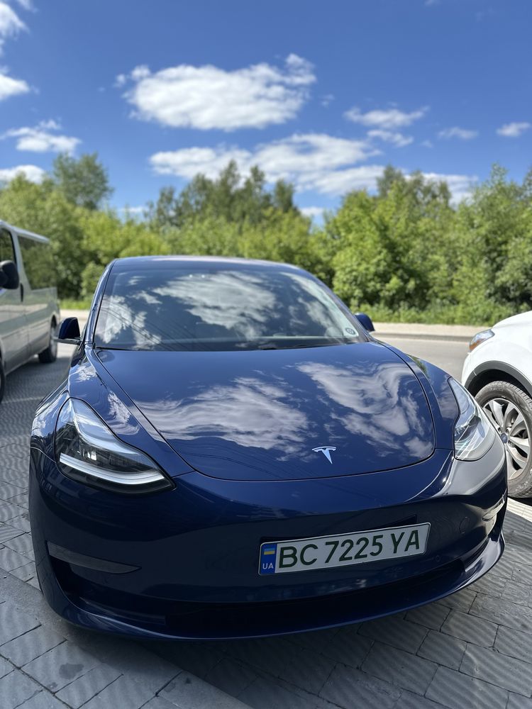 Tesla Model 3, long range, dual motor.