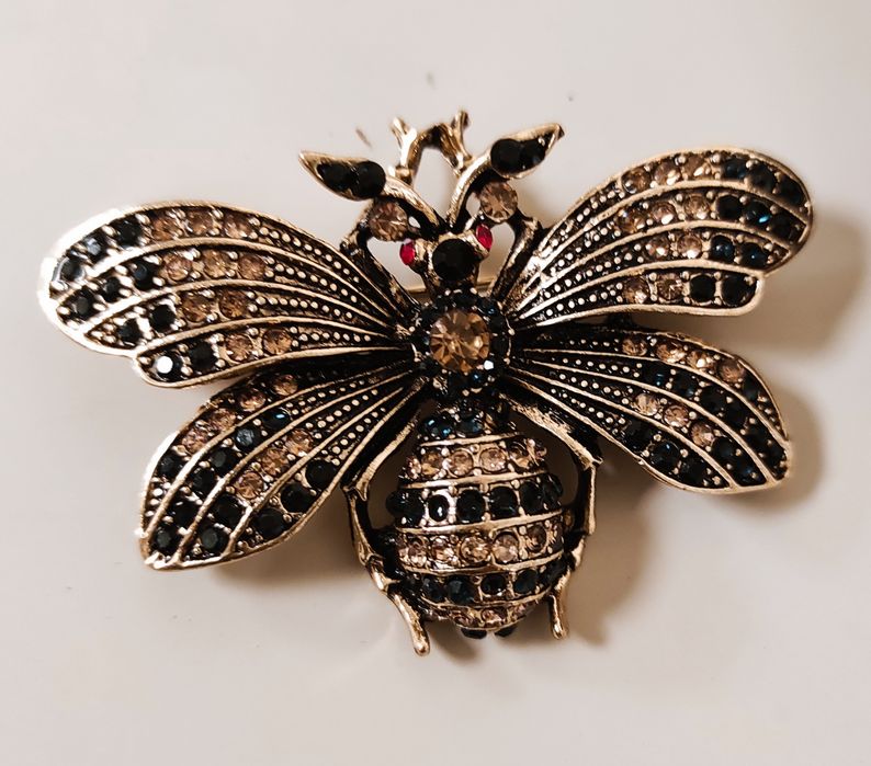 Alfinete de peito inseto