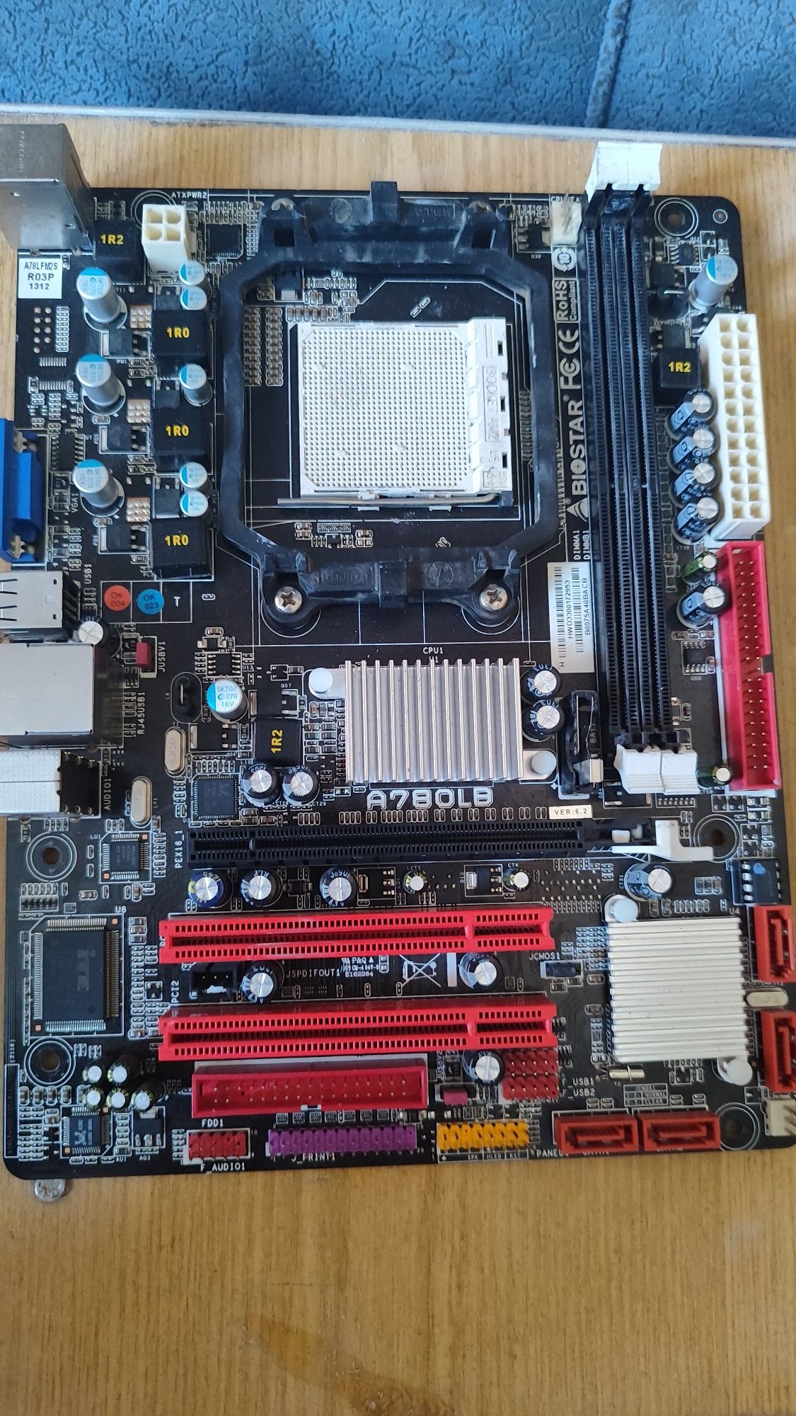 Продам видеокарту R7 260x, GTS450, материнки