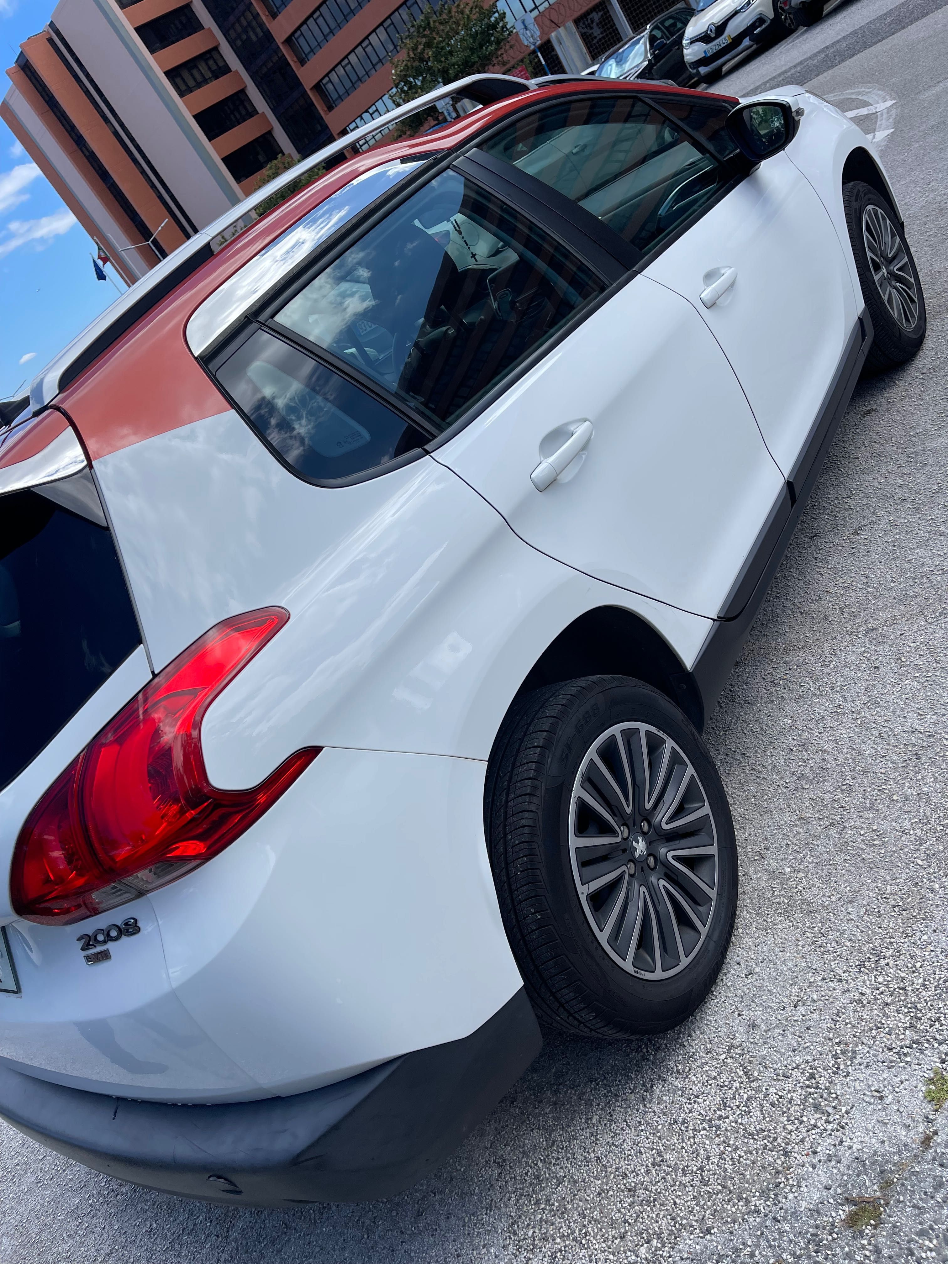 Peugeot 2008, ano 2015 gasolina