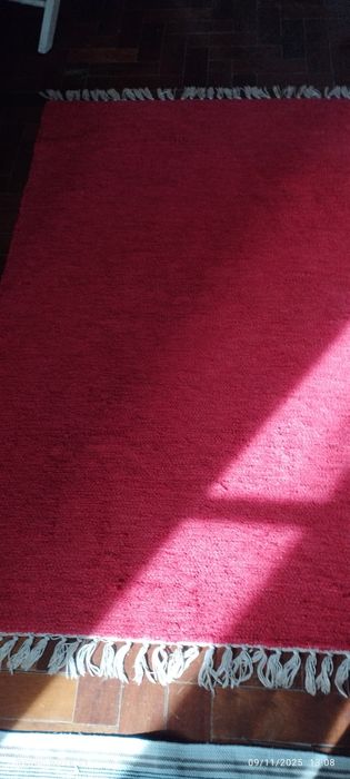 Tapete de lã vermelho