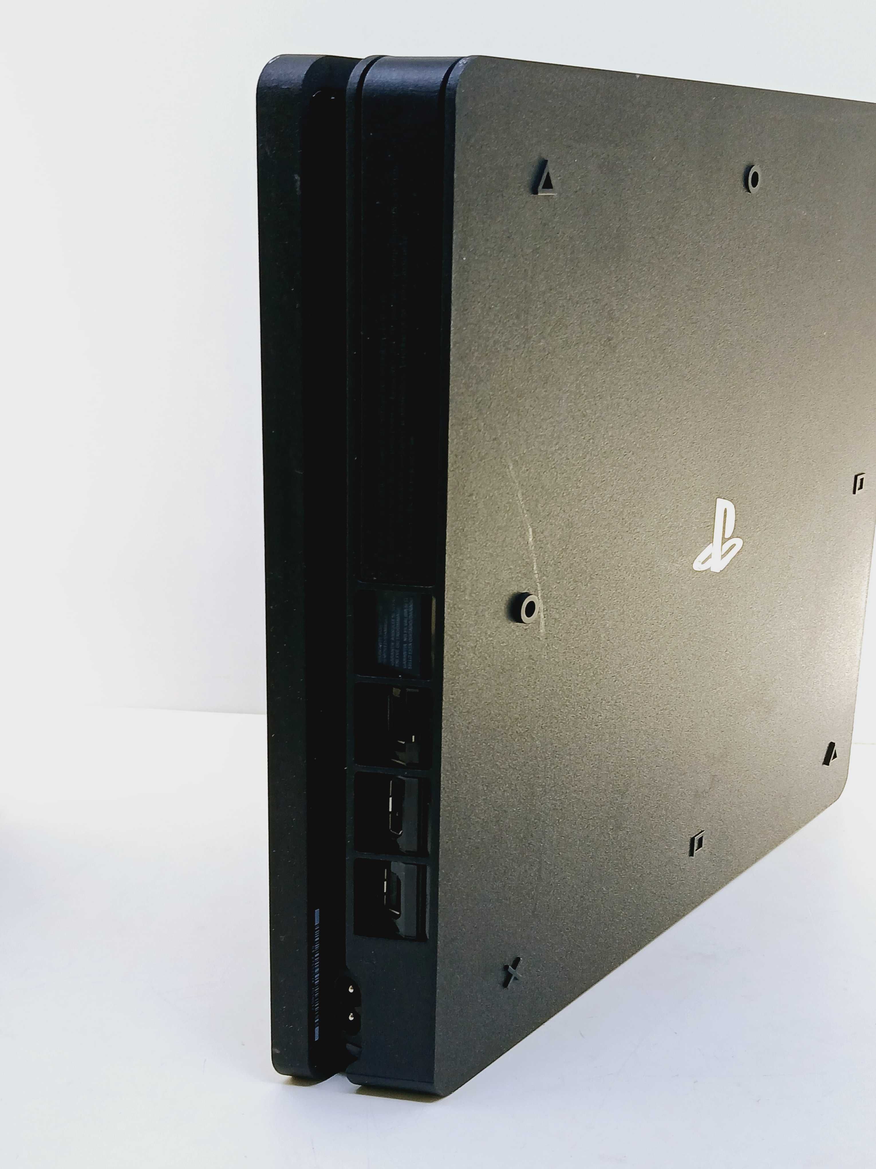 Konsola ps4 slim 1tb + pad + 4 gry