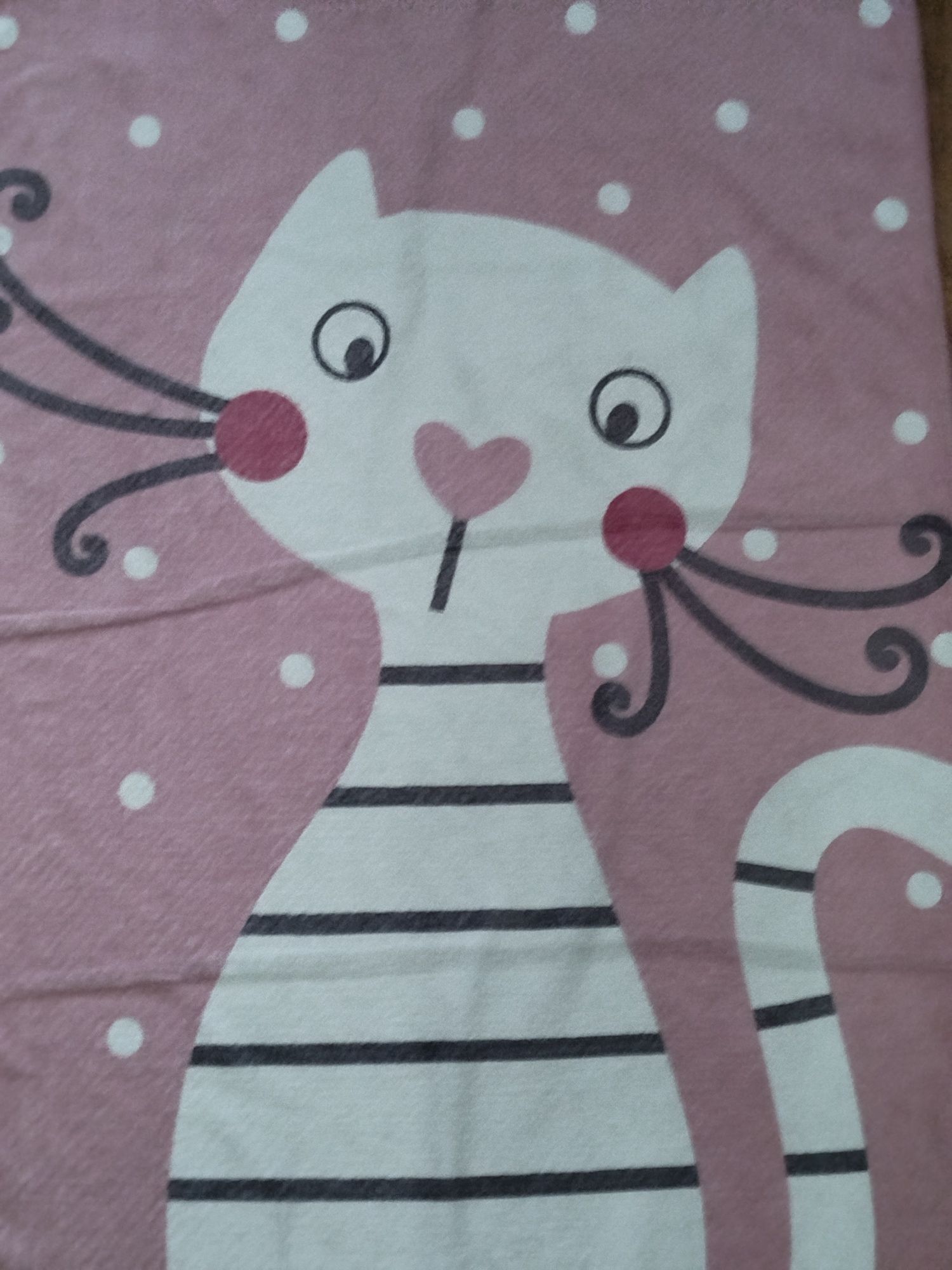 Tapete rosa com gato branco - novo preço