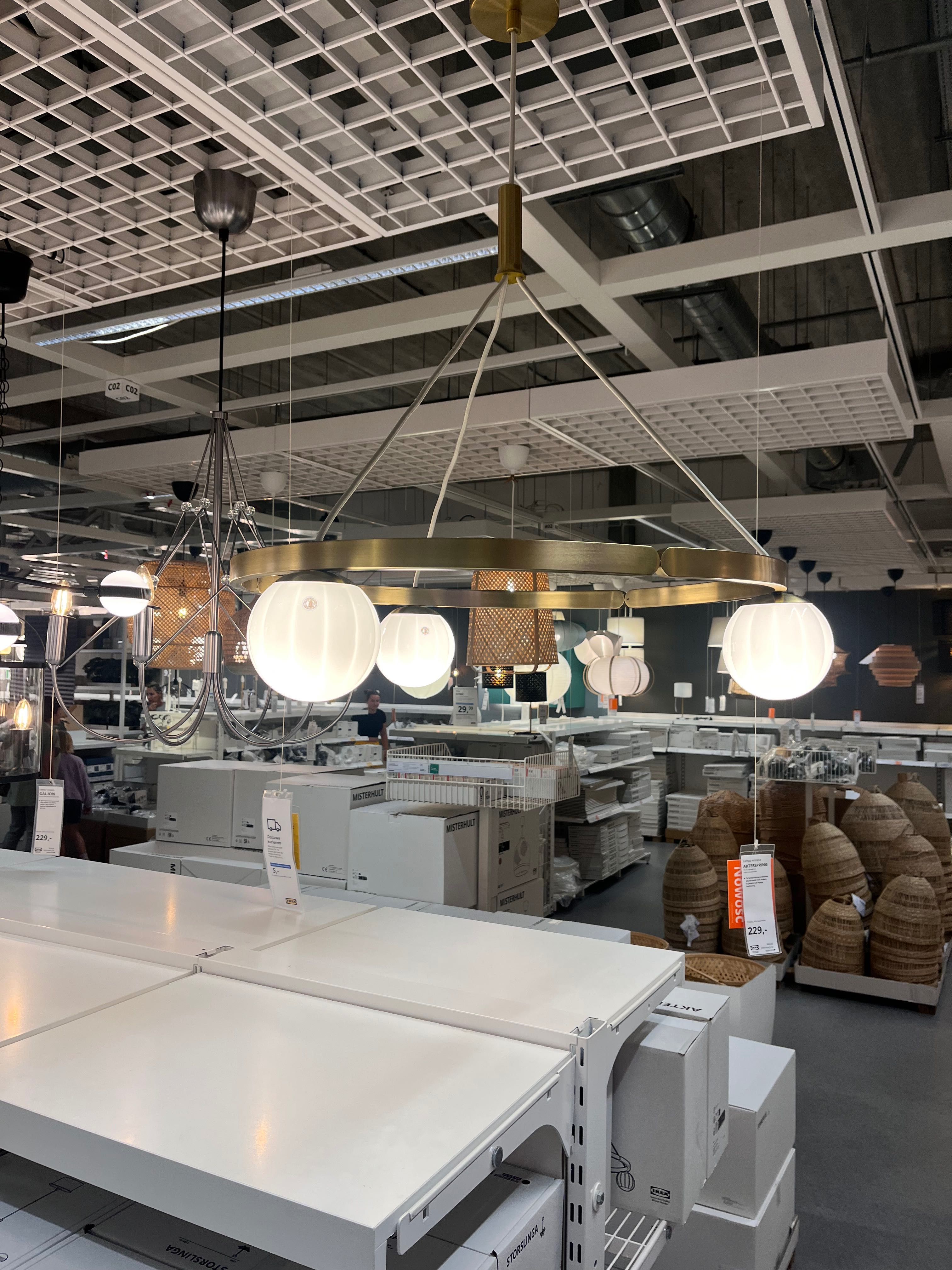 Lampa wisząca do salonu, nad stół.