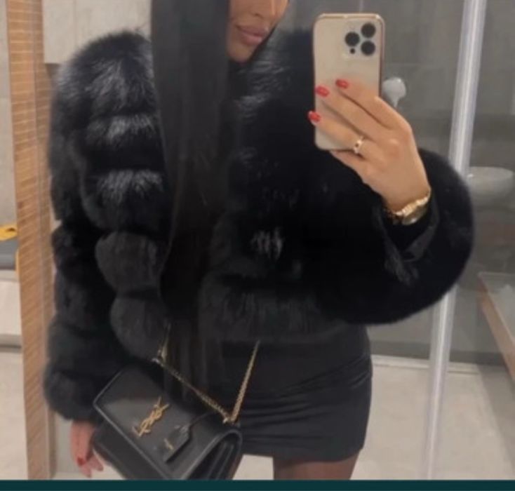 Krotkie czarne naturalne futro z lisa