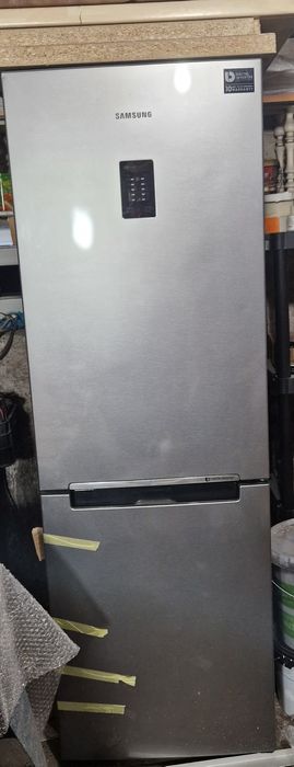 Sprzedam lodówkę No Frost Samsung z wyświetlaczem