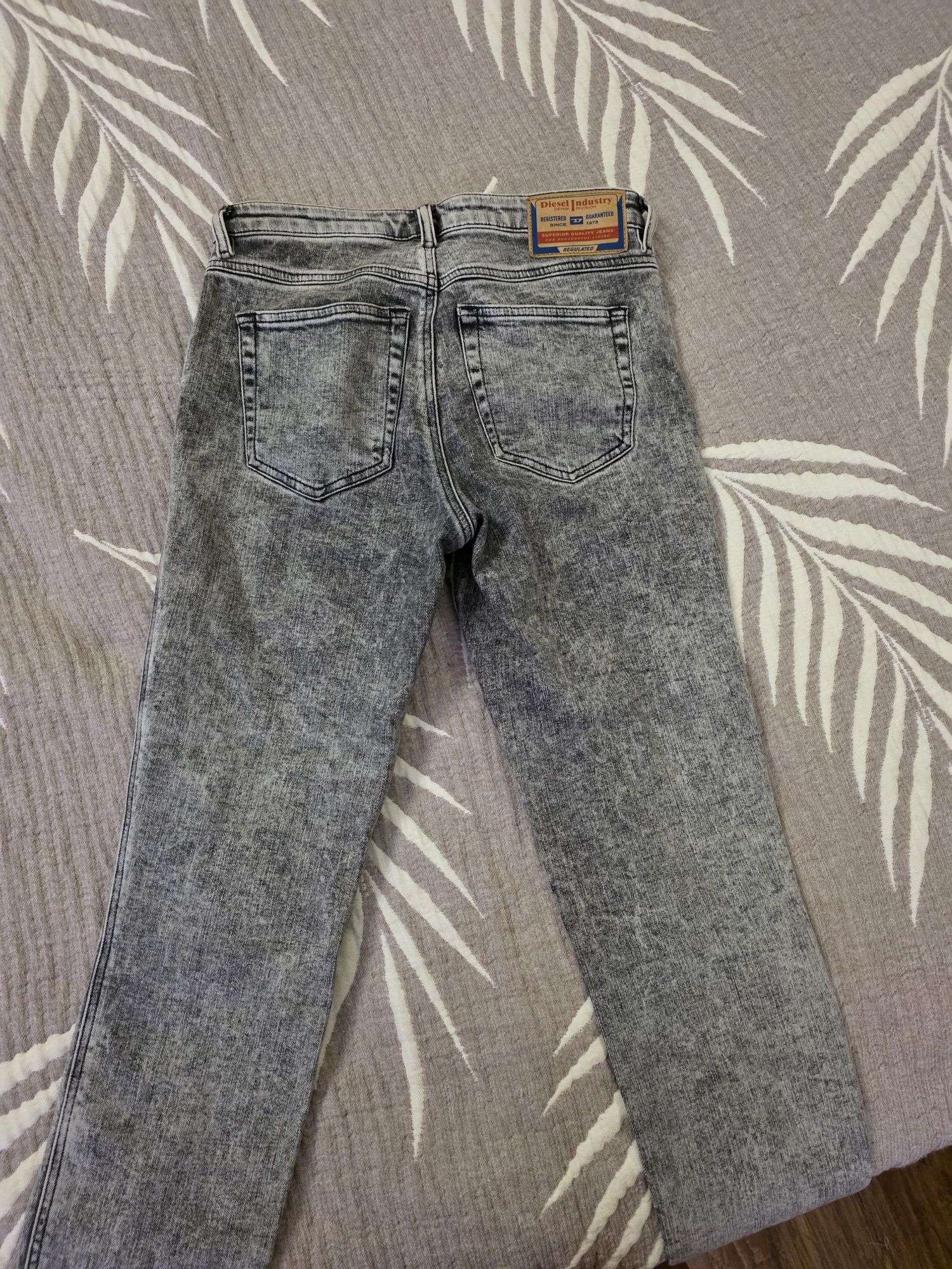Продам жіночі джинси Diesel ( оригінал)  27р.