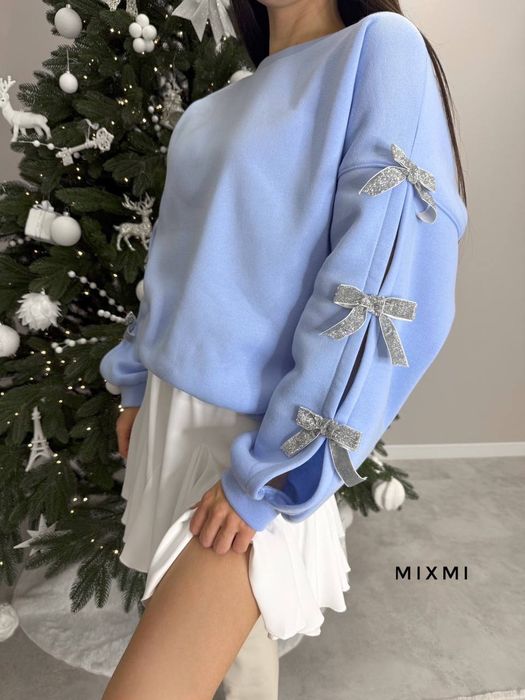 Жіноча кофта з бантиками