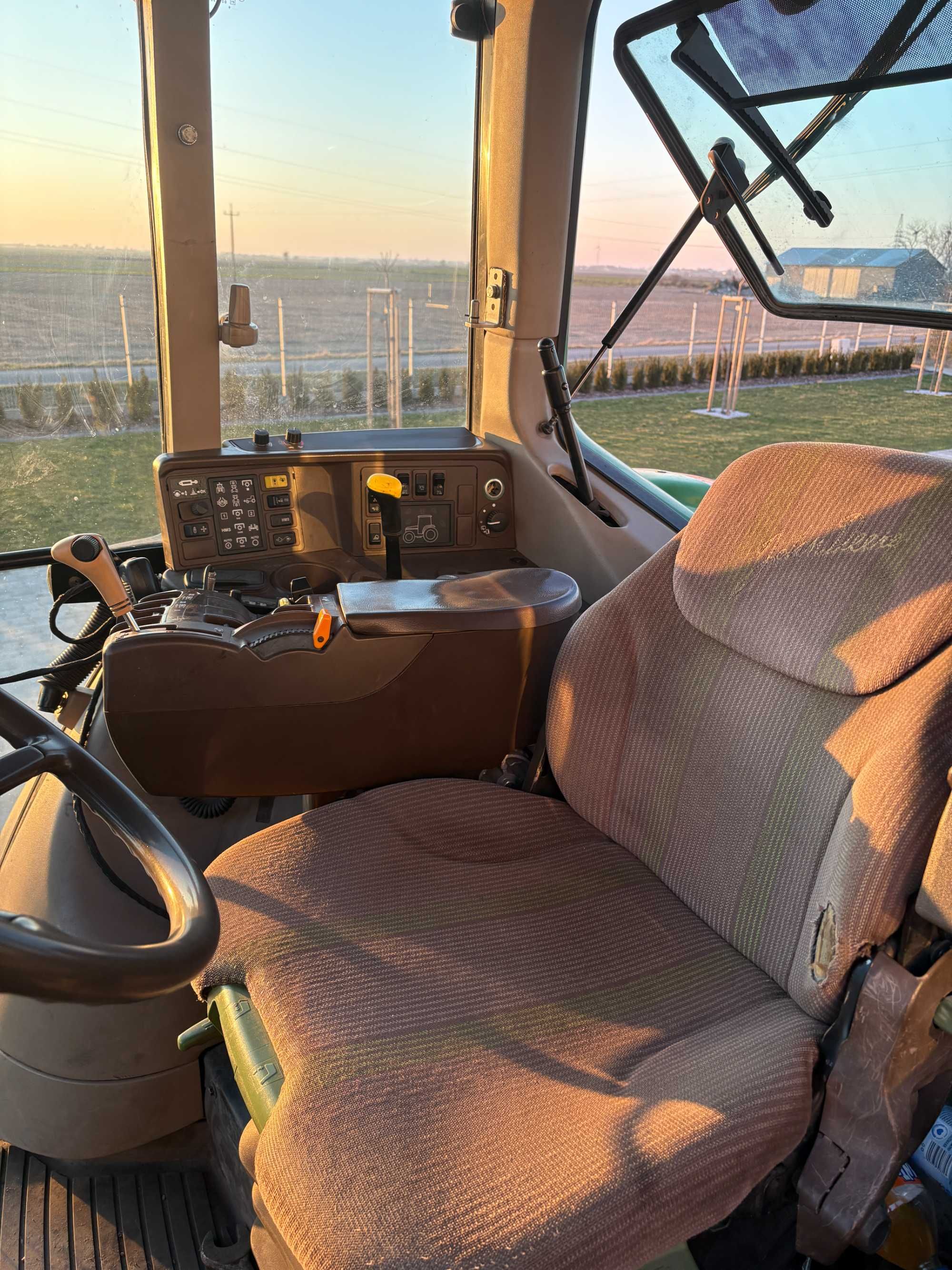 Ciągnik rolniczy John Deere 6820