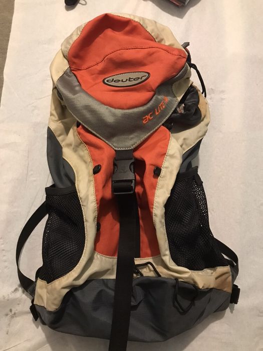 Mochila Deuter AC Lite 15