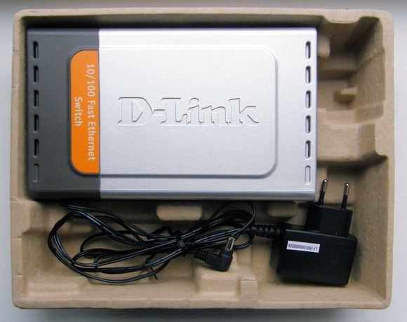 Продам 8-портовый свитч коммуникатор D-Link DES-1008D