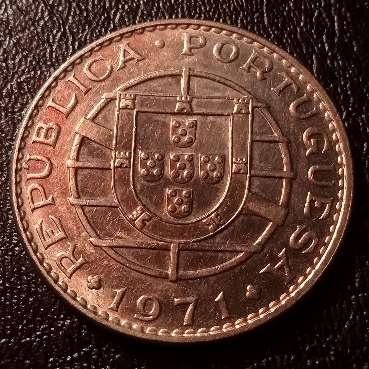 Moeda 20.00 de Angola