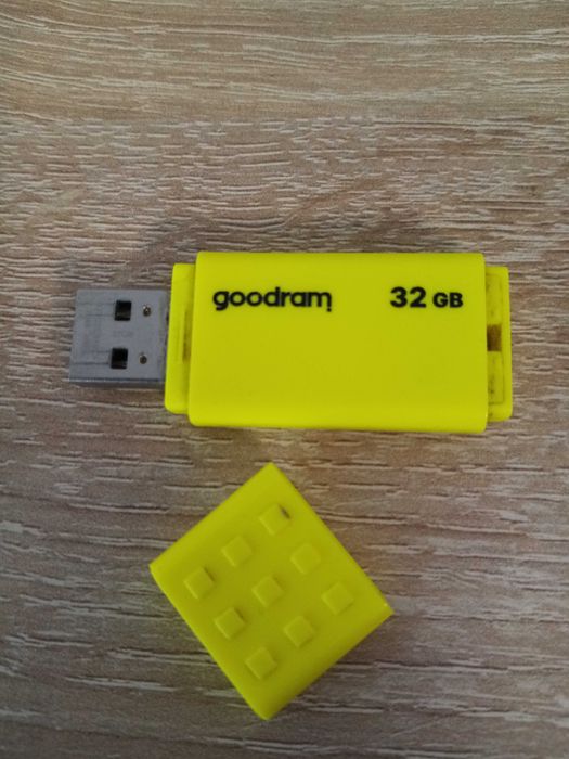 Флешка на 32 ГБ ! Новая !