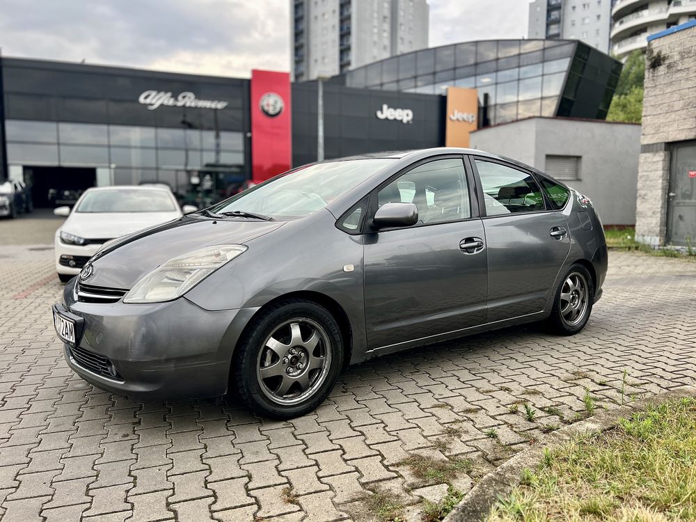 Samochód do Wynajęcia Wynajem Aut pod cele osobiste Prius Automat