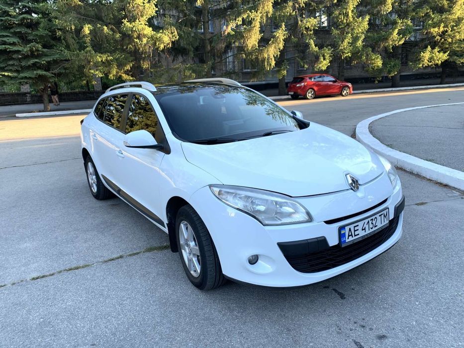 Рено меган      .