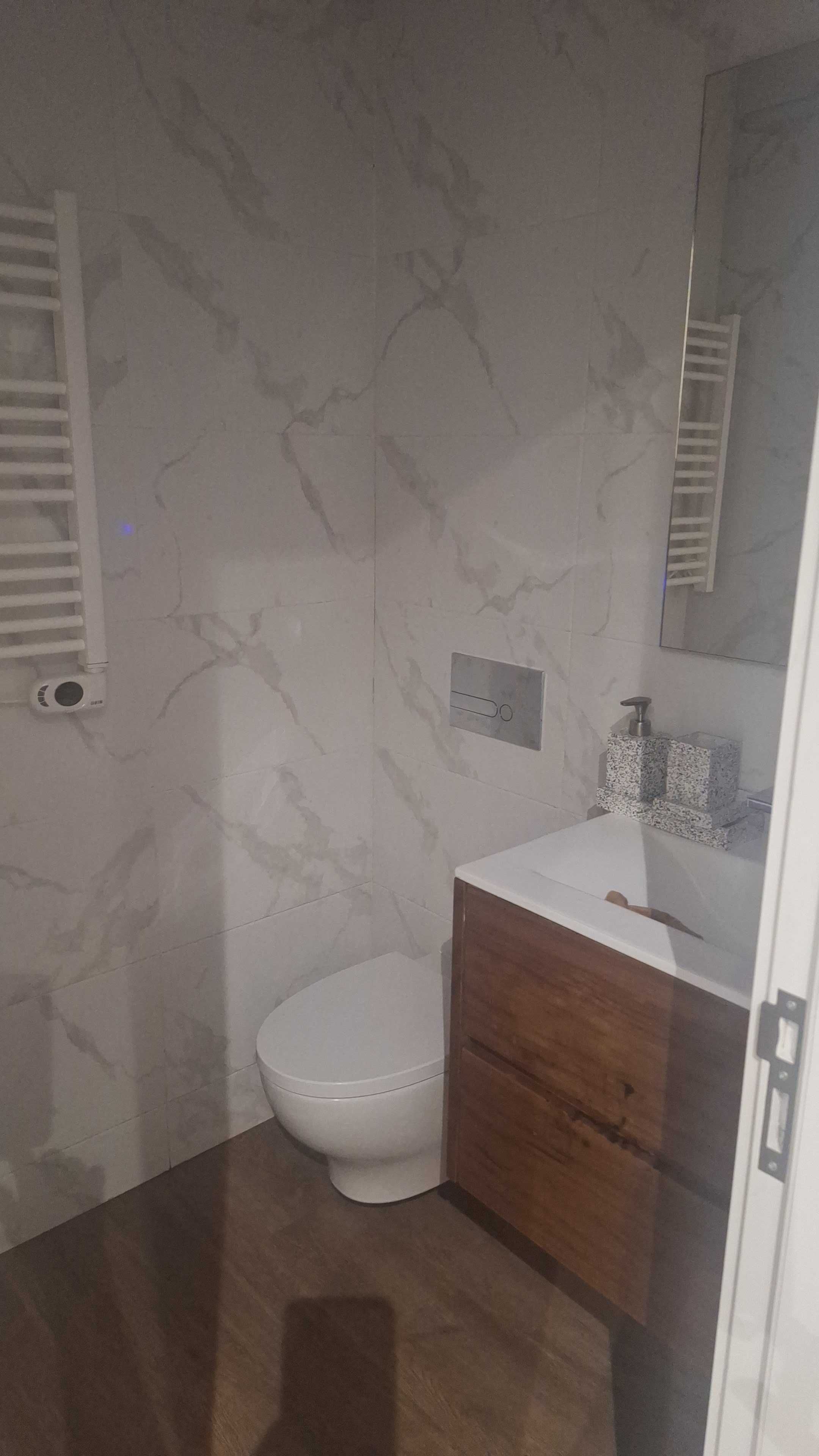 Alugo quarto/ suite em residencia familiar