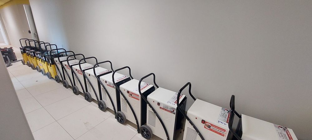 Osuszacz powietrza osuszanie po zalaniu lokalizacja wycieków