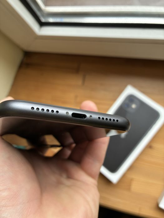 iPhone 11 на 128 + скло (ідеальний стан)