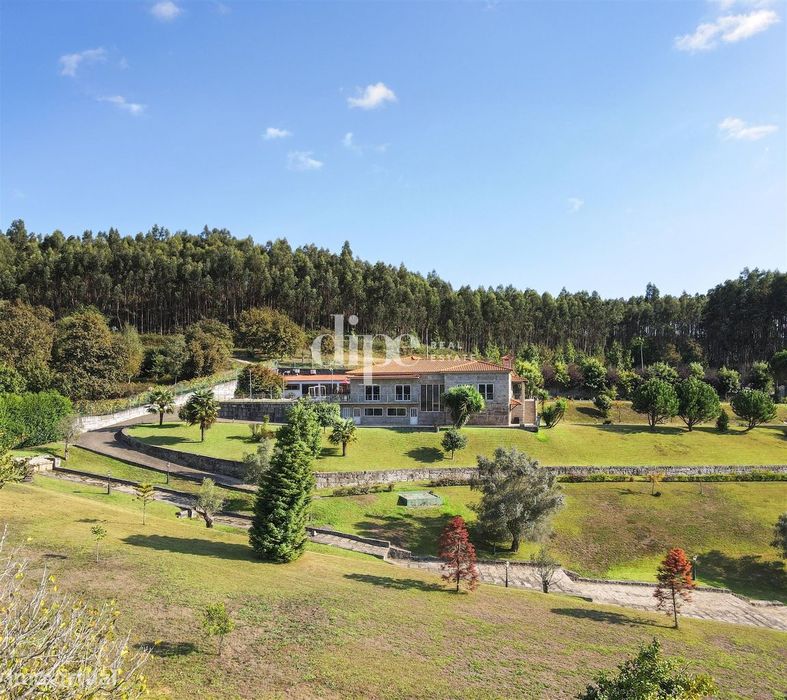 Luxuosa Quinta T4 inserida num terreno com 12.600m2