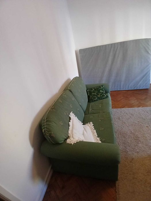 Sofá-Cama em Ótimas Condições com Colchão - Apenas 60 Euros!